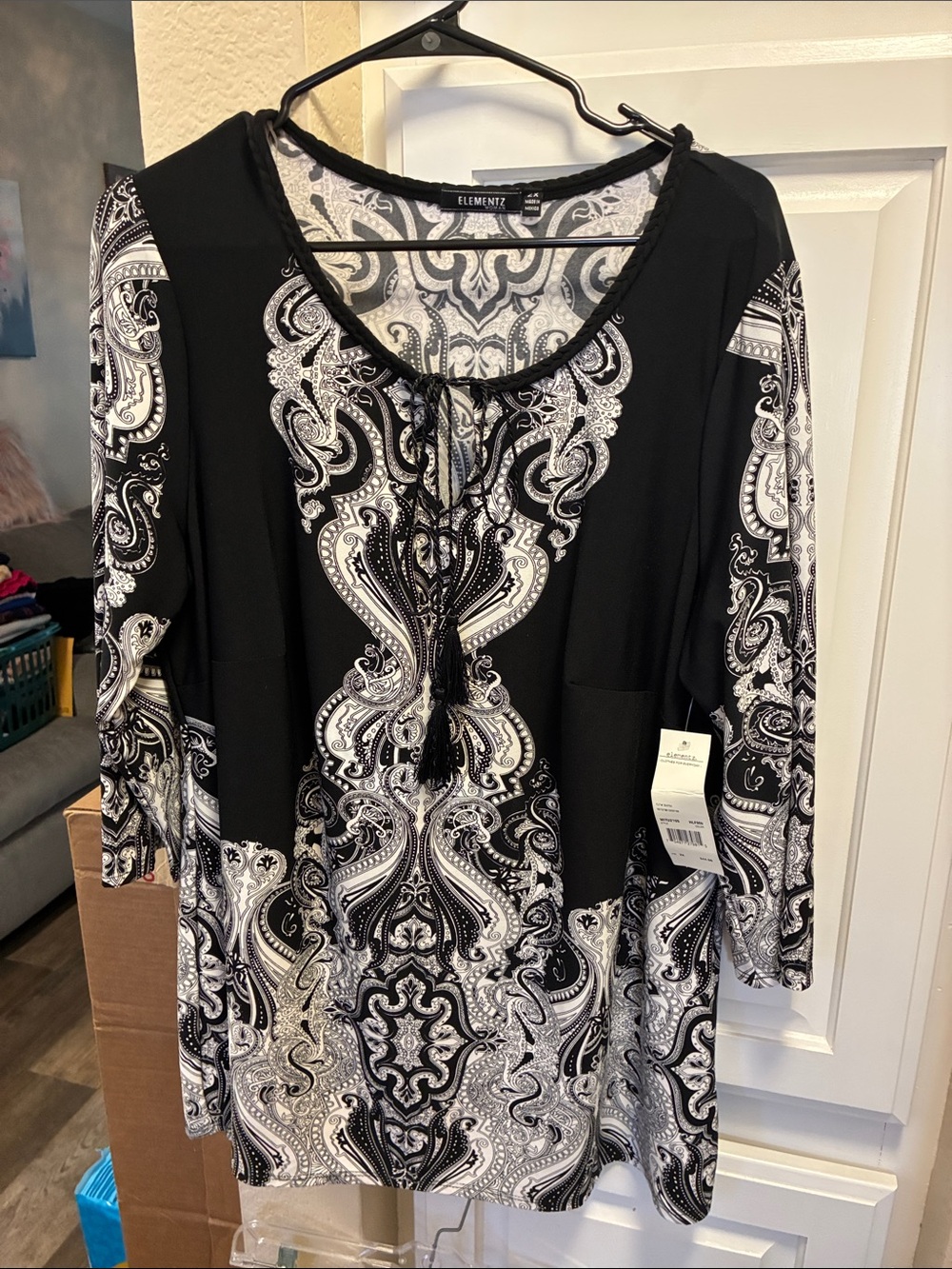 Elementz Black & White Tie-Front top NWT
